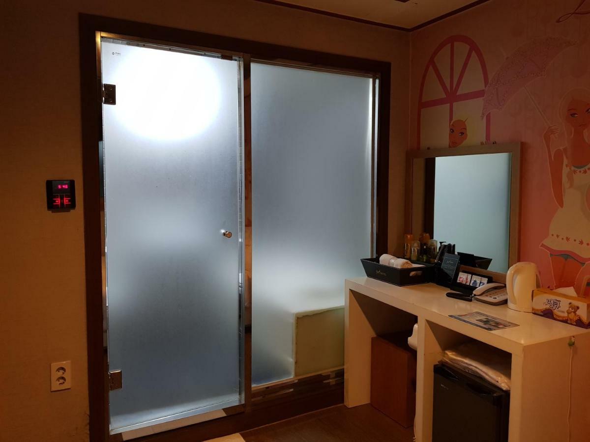 Pocheon Royal Hotel Exterior photo